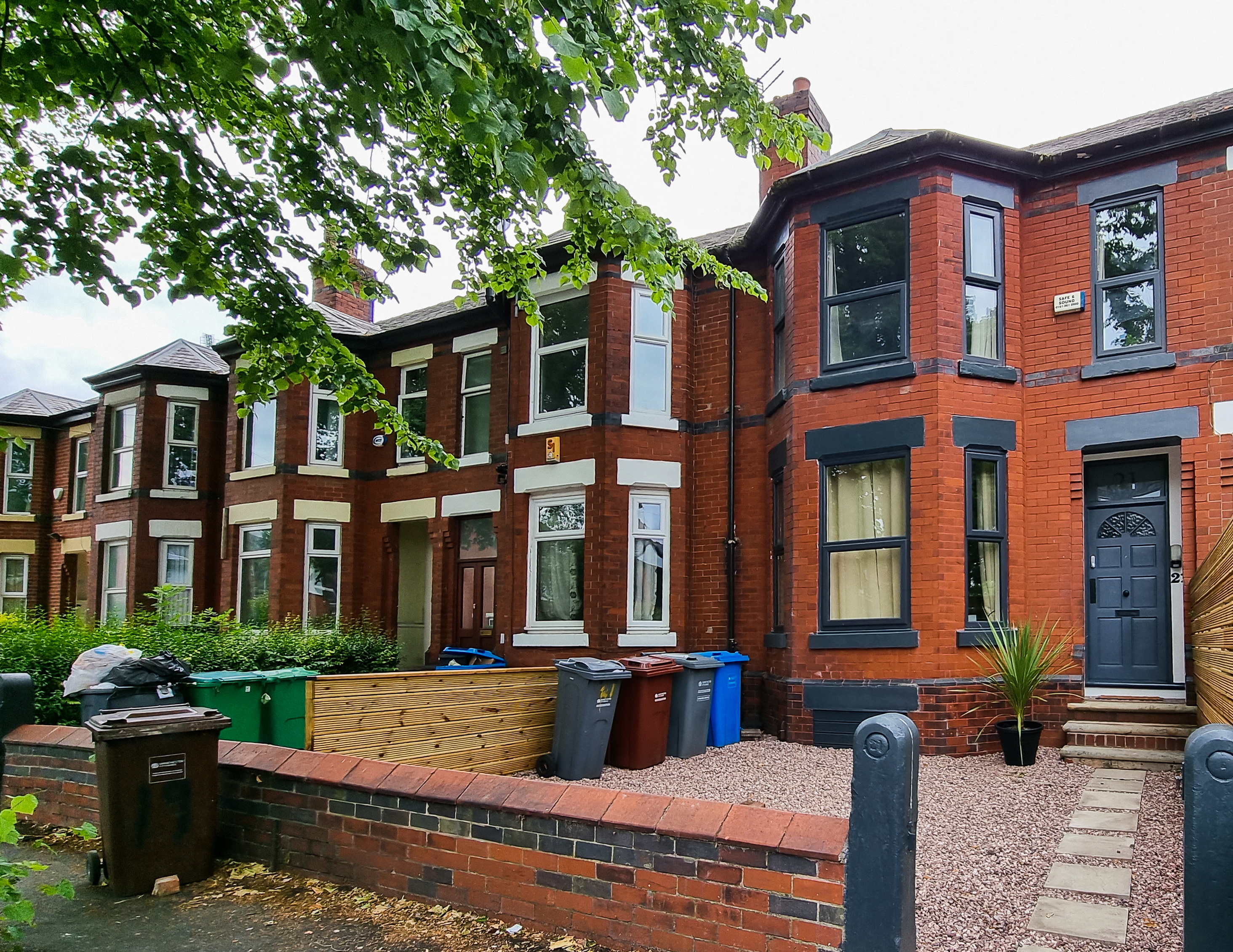 Spacious 5BR Home in Leafy Withington photo 1
