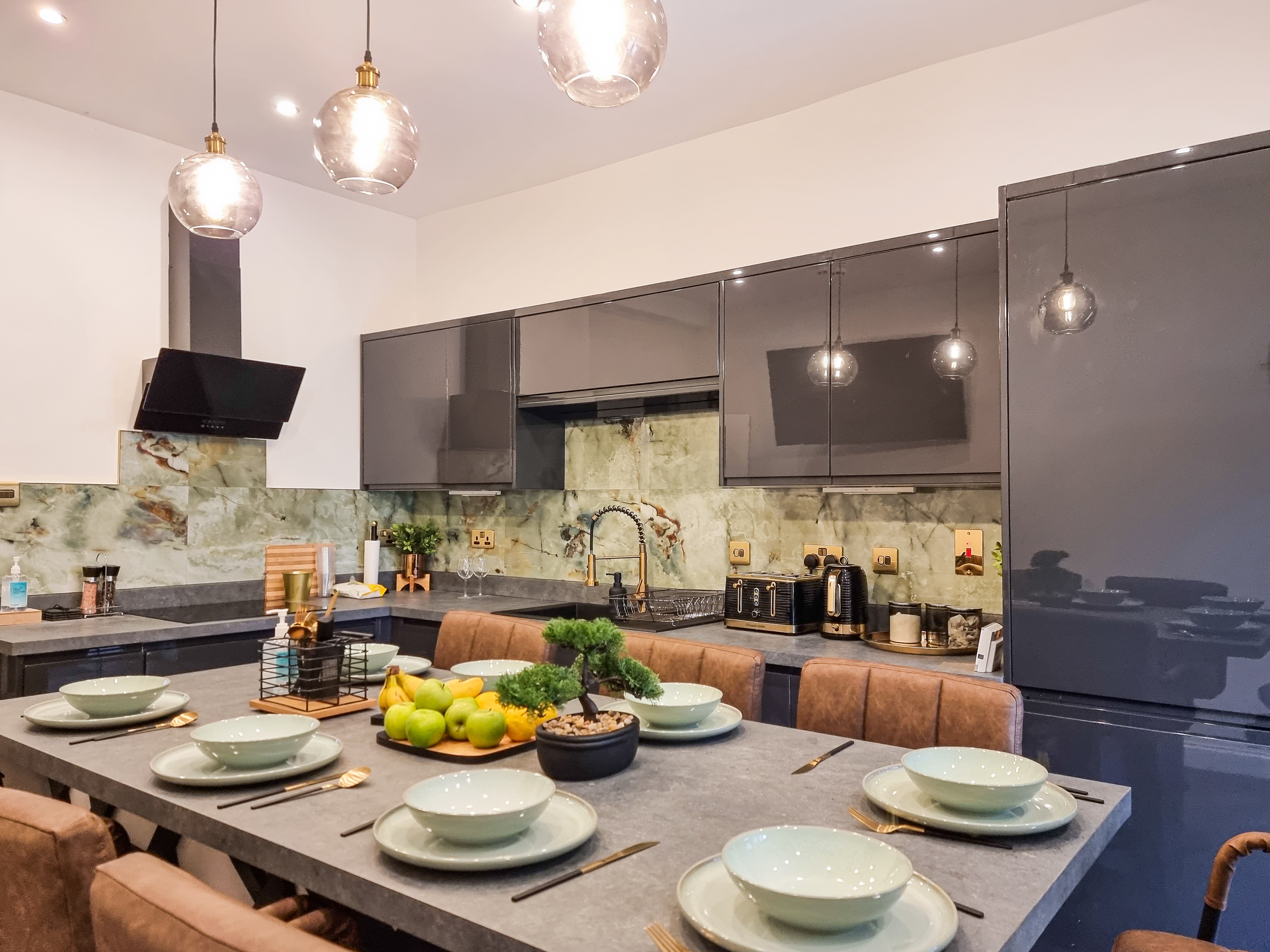Spacious 5BR Home in Leafy Withington photo 2