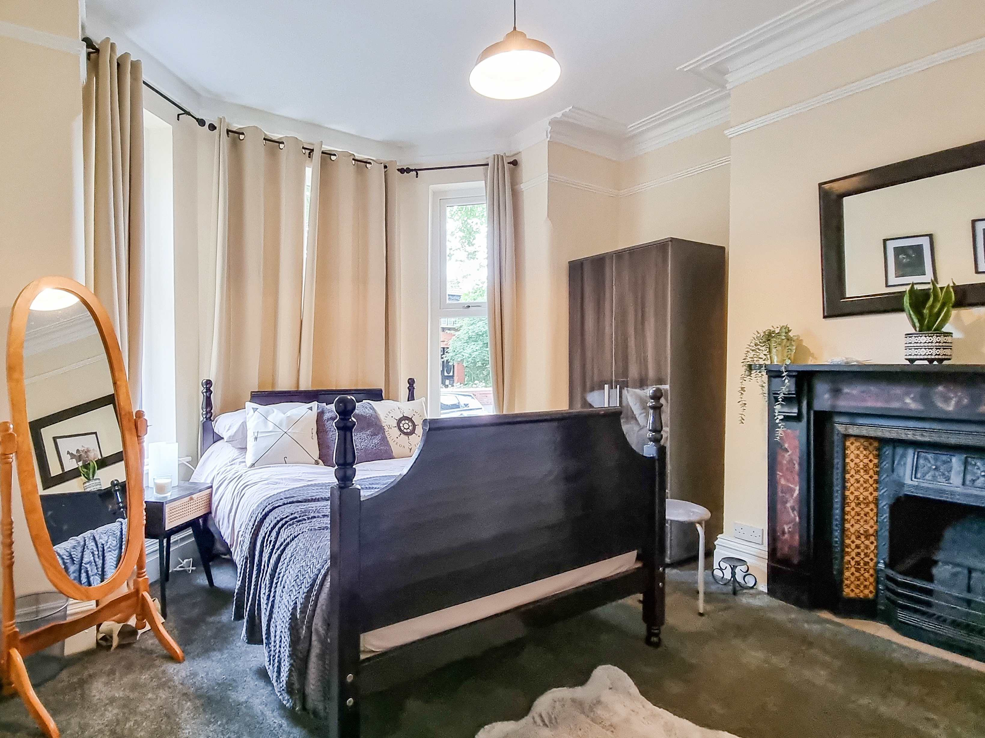 Spacious 5BR Home in Leafy Withington photo 3
