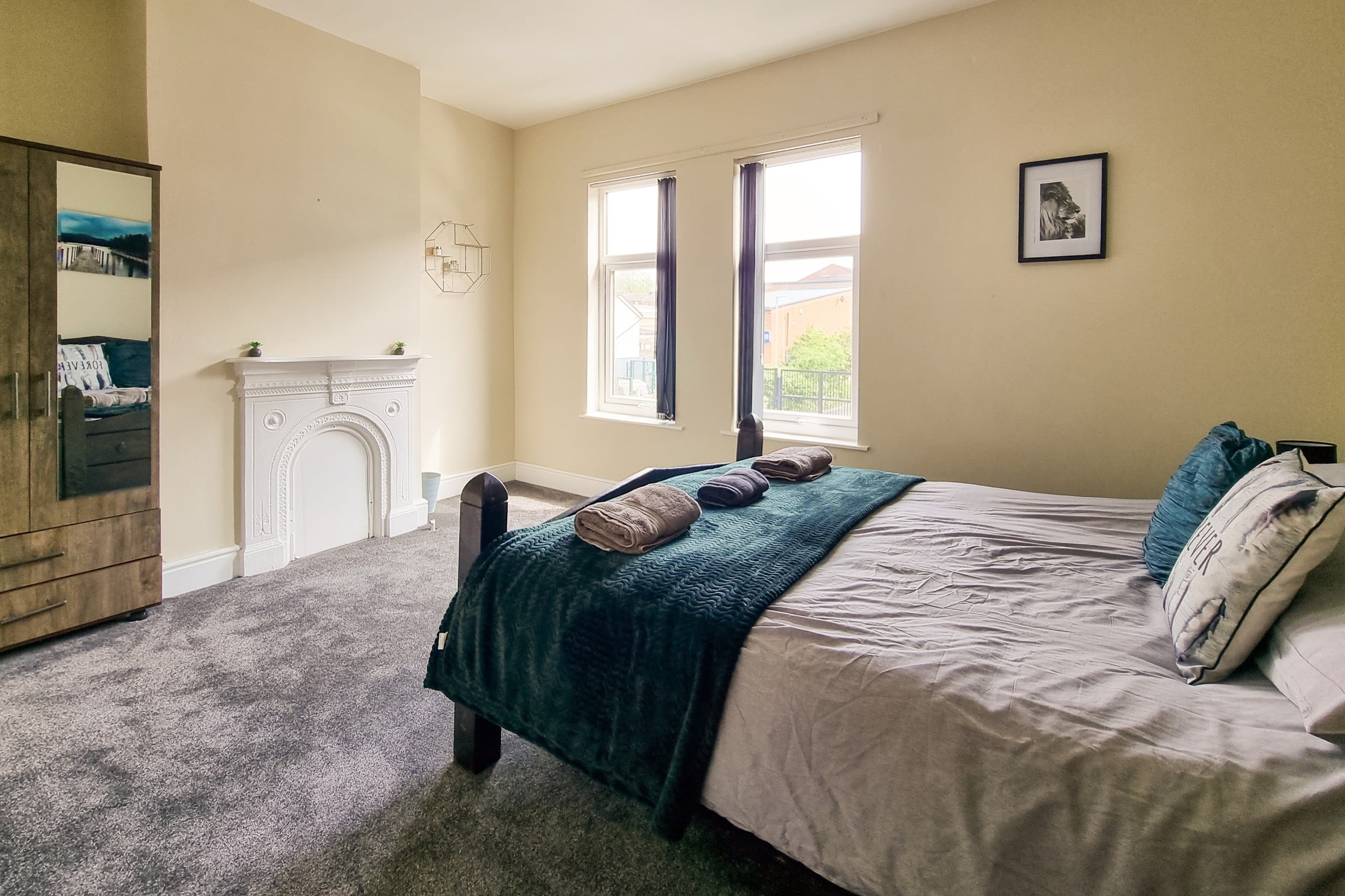 Rustic Ebony Suite with Free Parking photo 5