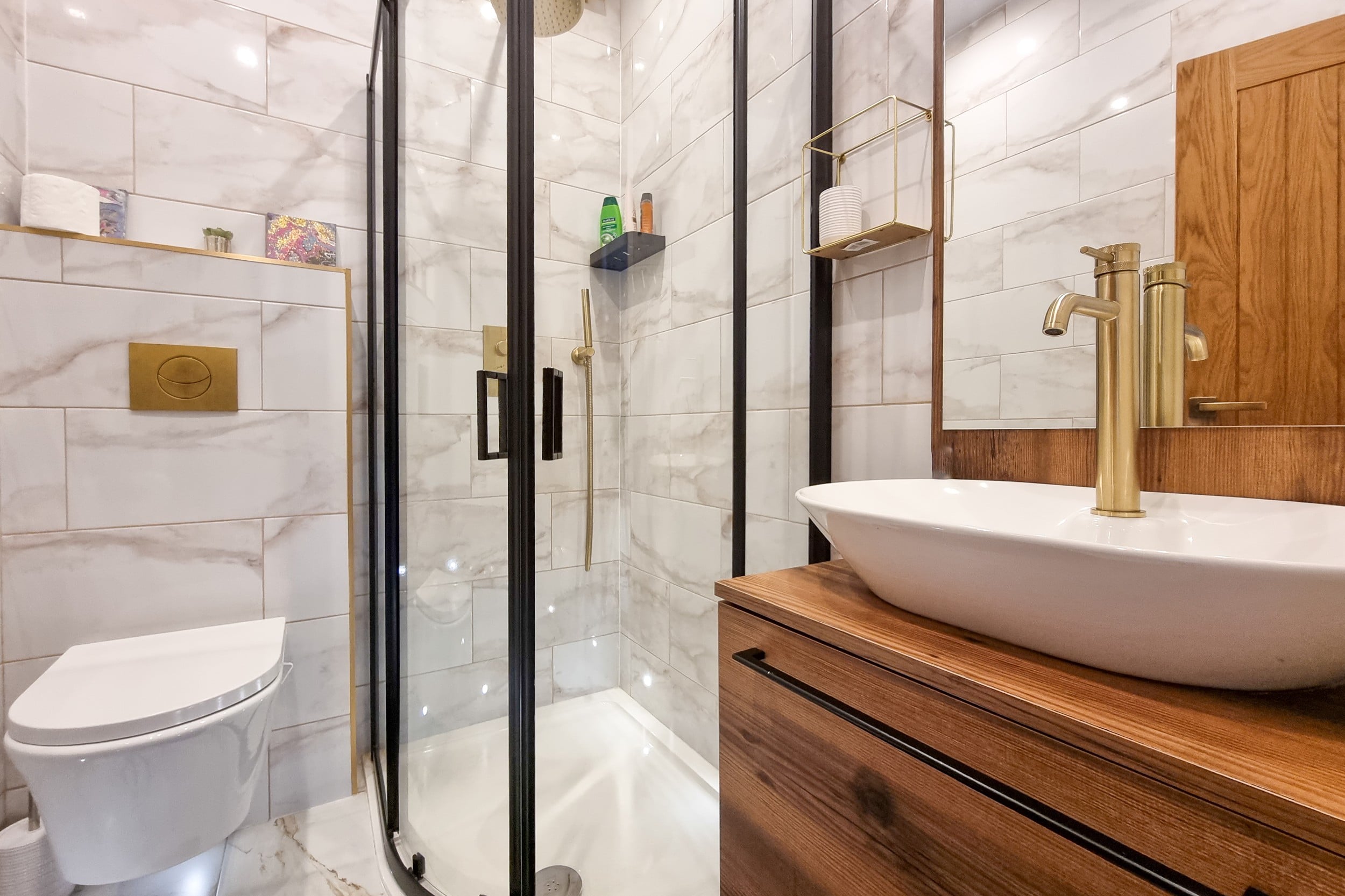 Rustic Ebony Suite with Free Parking photo 6