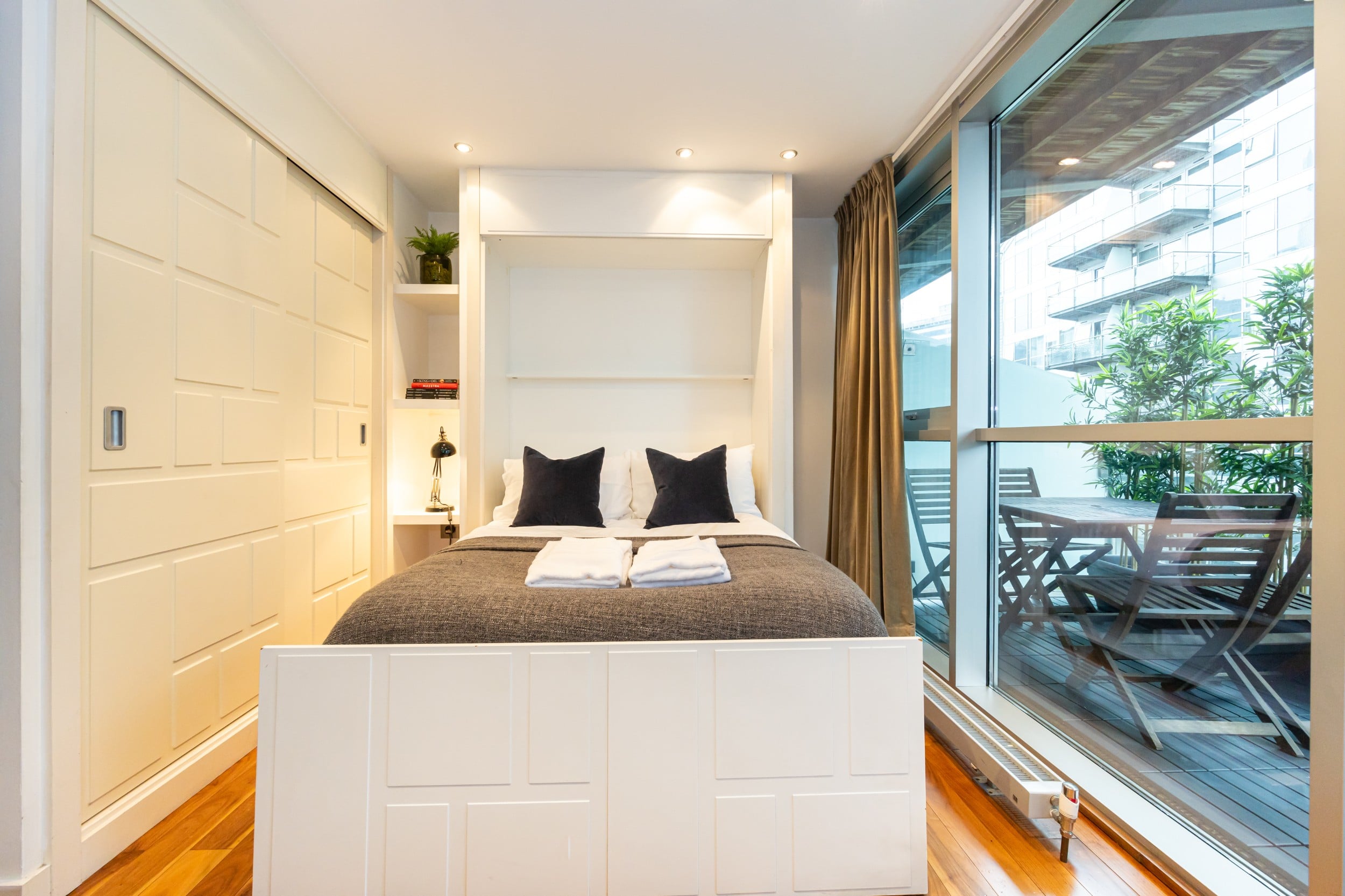 Sunset Haven Studio with Balcony and Free Parking photo 4