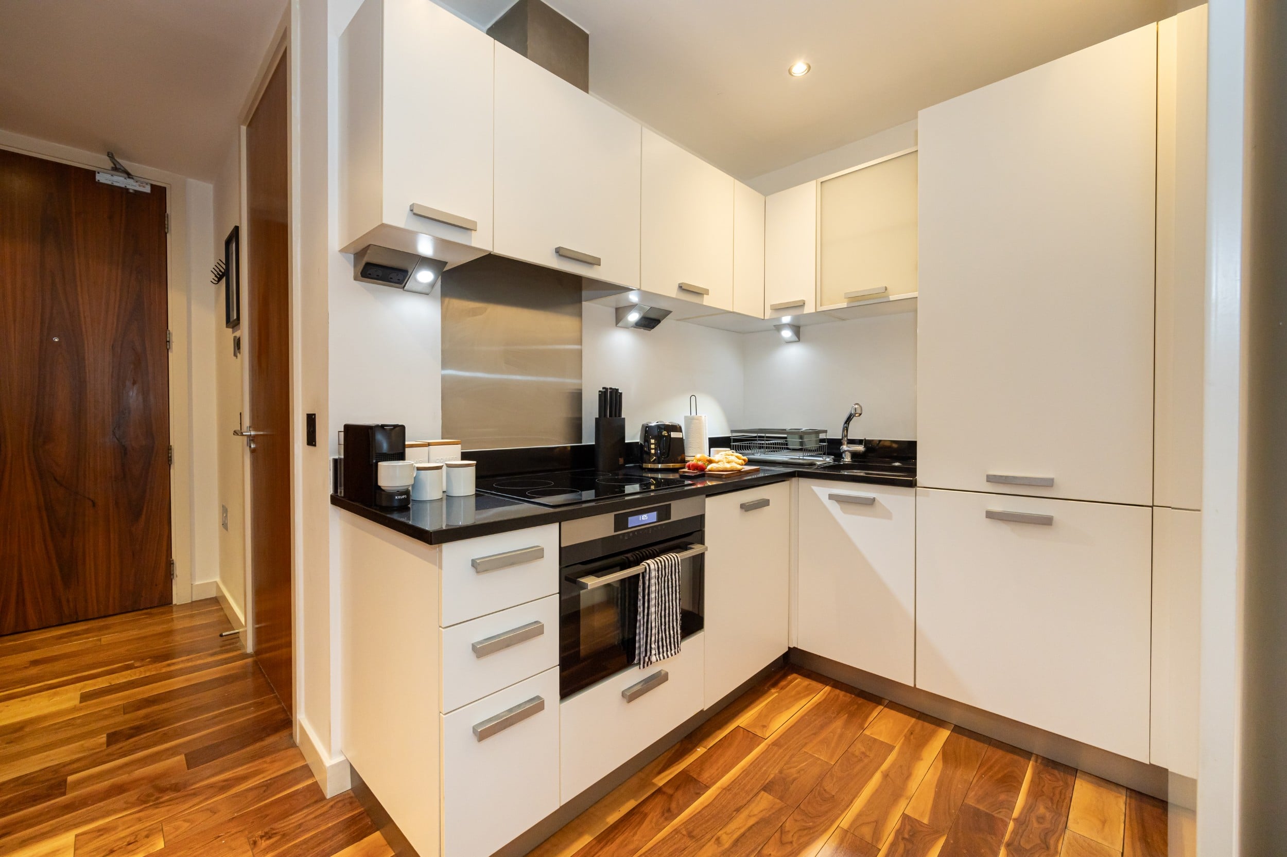 Sunset Haven Studio with Balcony and Free Parking photo 5