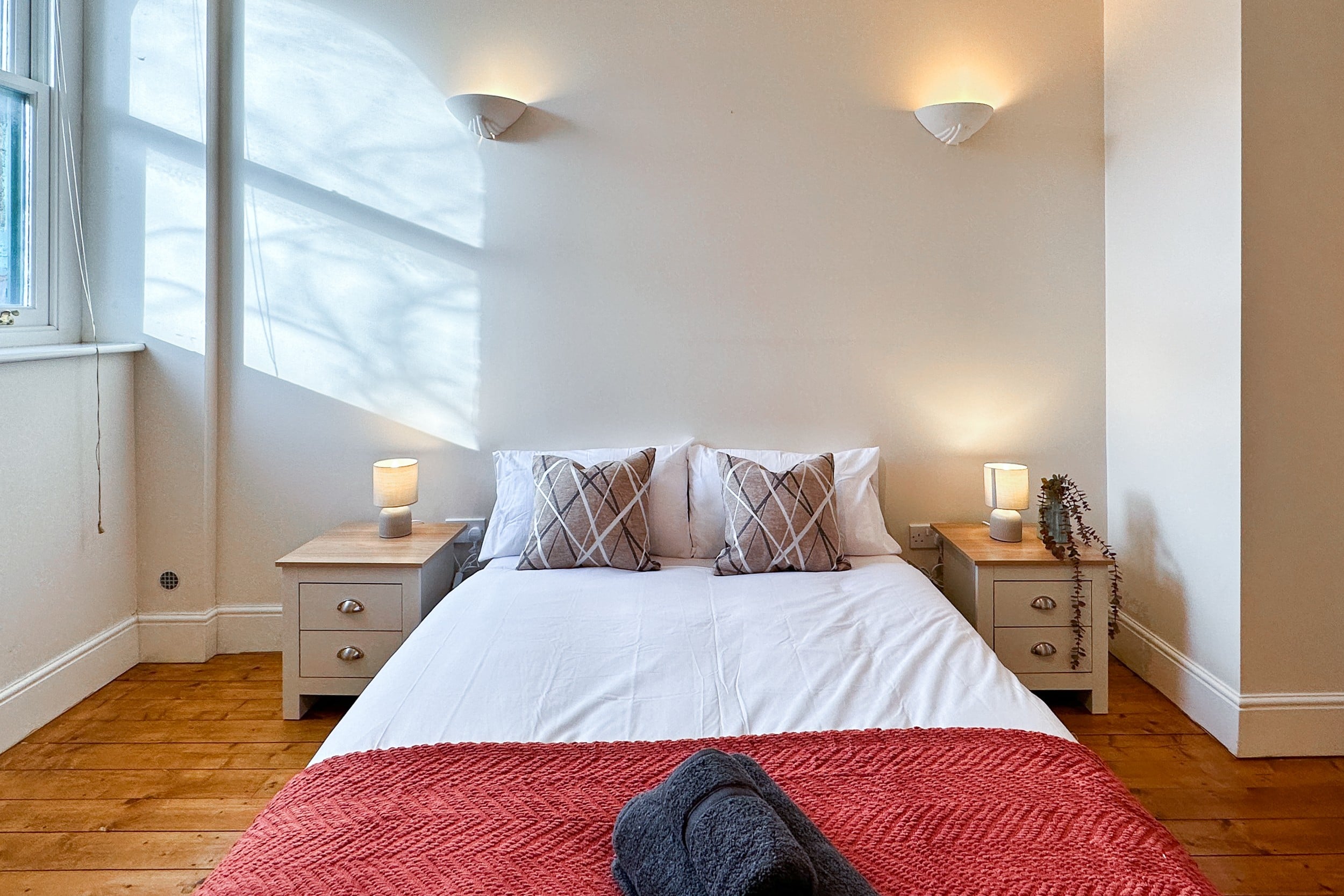 Whalley Range Hideaway 7mins to City with Parking photo 2